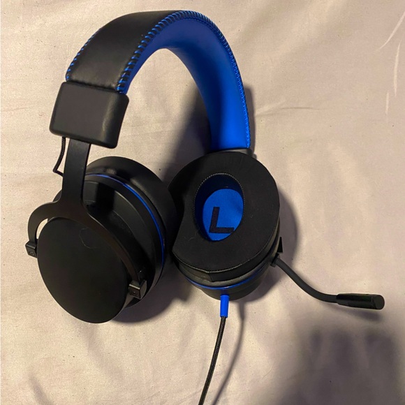 Weird gaming headset with For PS4, PS5, and